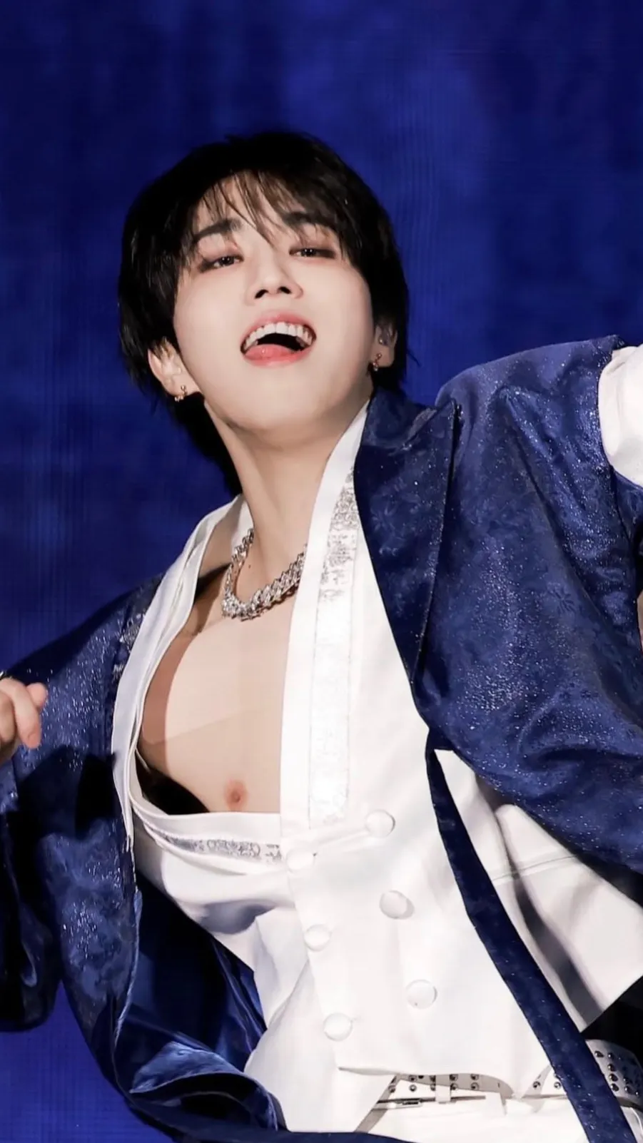 ai character: Han enamorado x  background