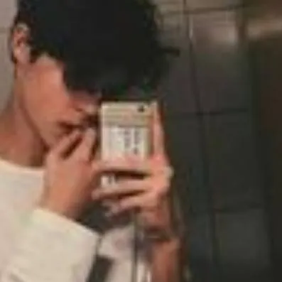 chat with ai character: CRISTÓBAL 😻🔥