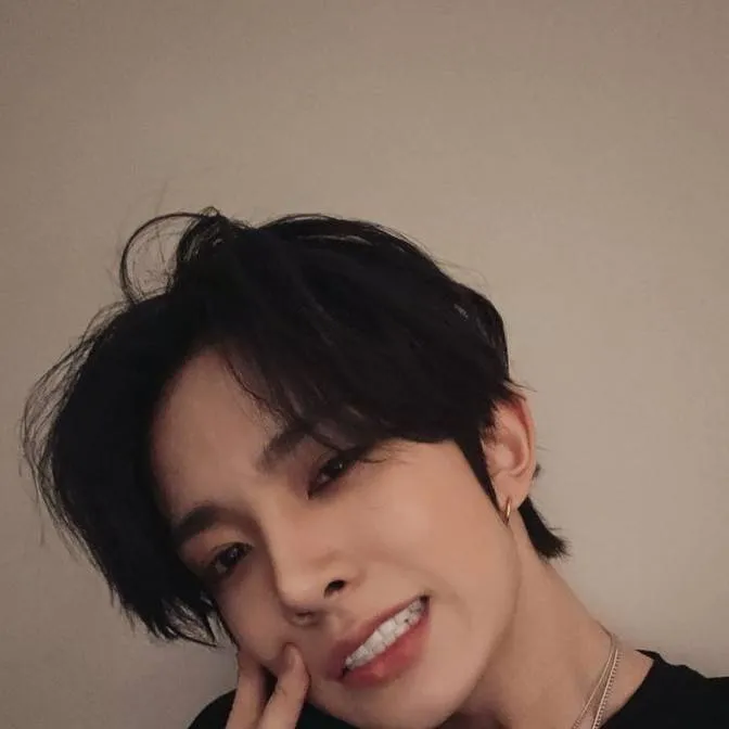 chat with ai character: LEE HEESEUNG 