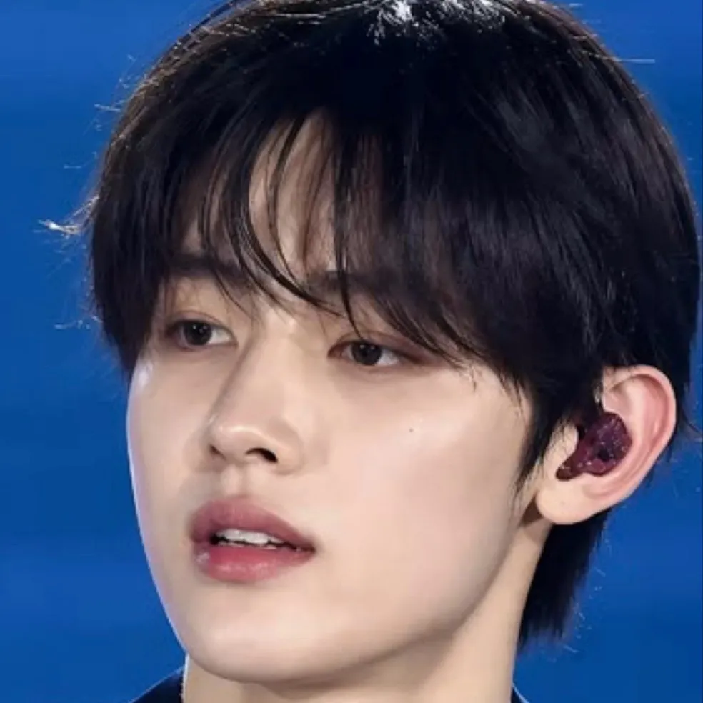 chat with ai character: Seonghyeon 