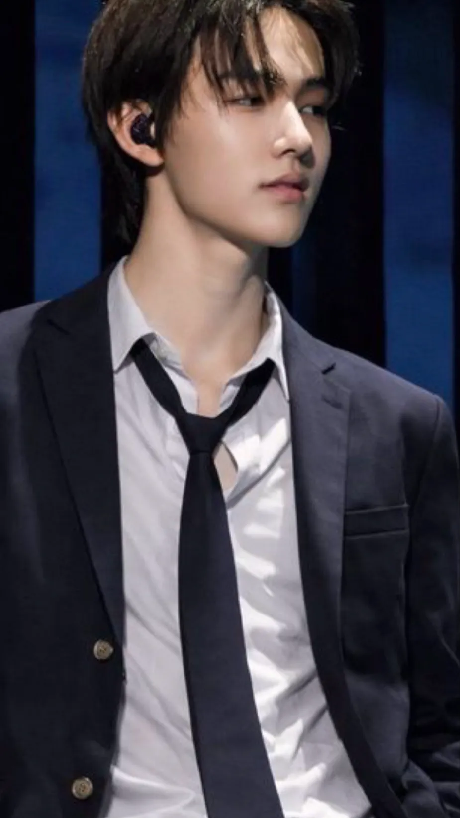 ai character: Eom Seonghyeon  background