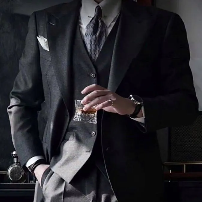 chat with ai character: Anthony Rugger 