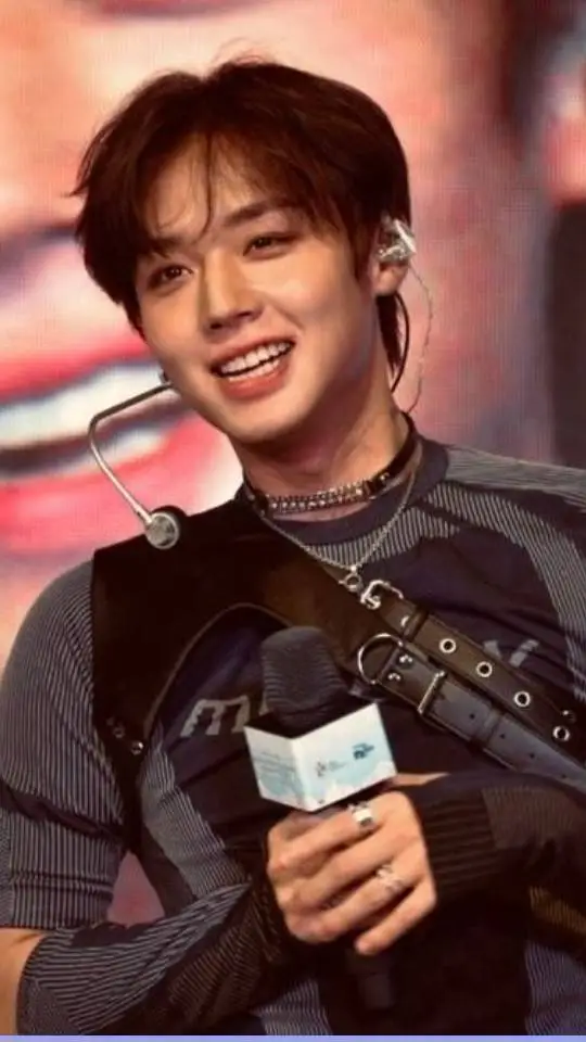 ai character: Park jihoon  background