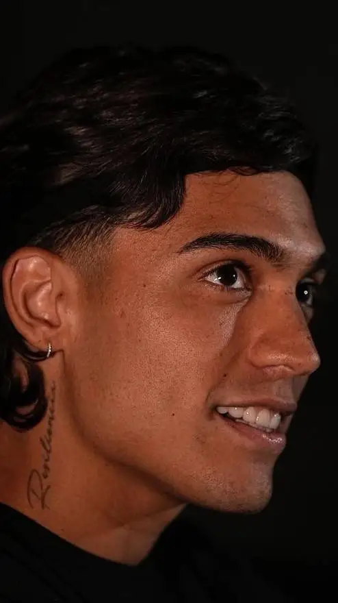 ai character: Exequiel Zeballos background