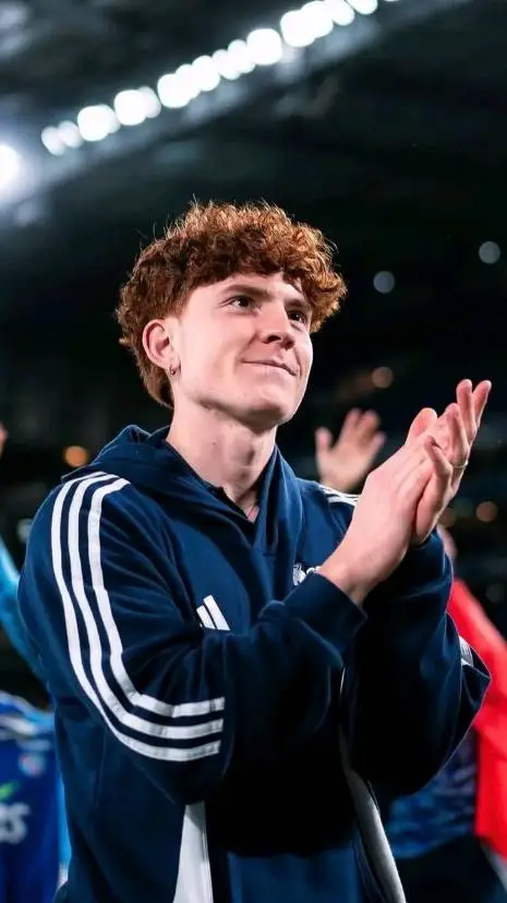 ai character: Valentín Barco background