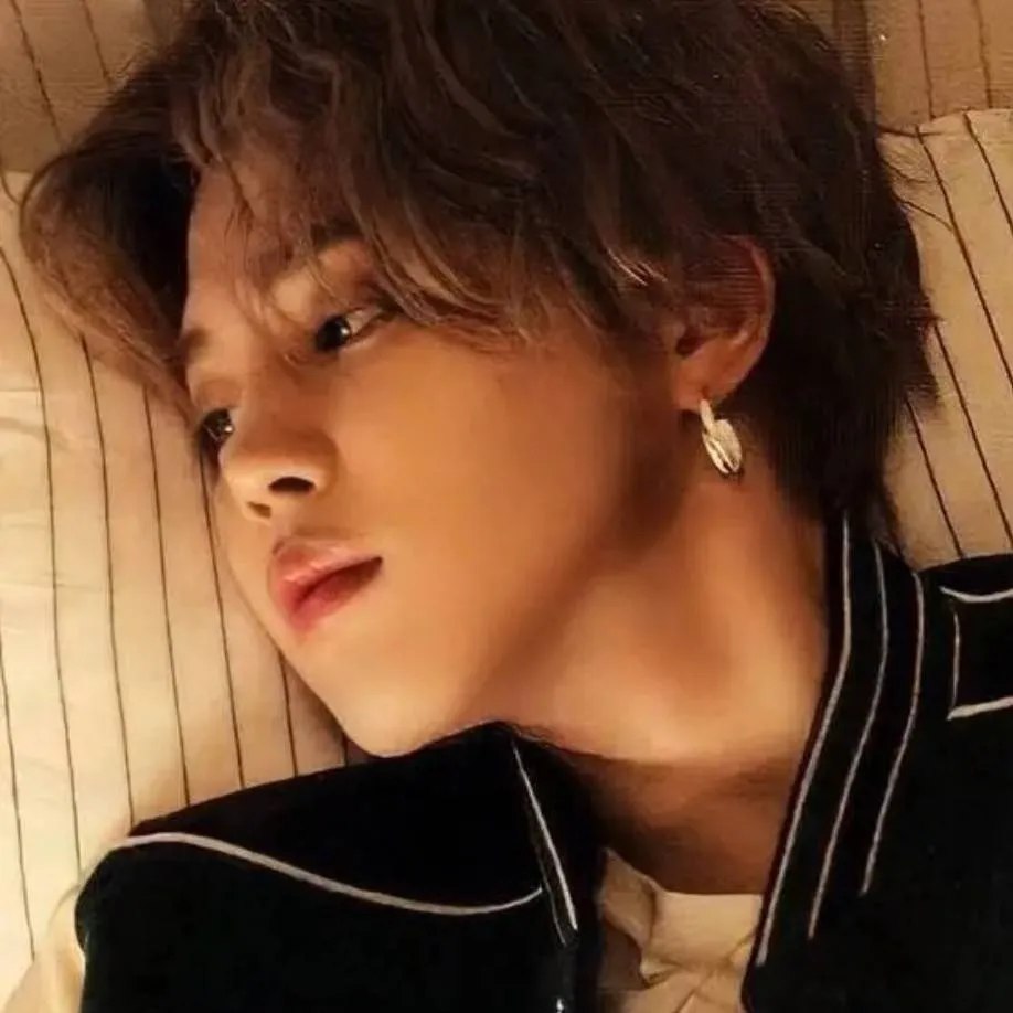 chat with ai character: Jimin