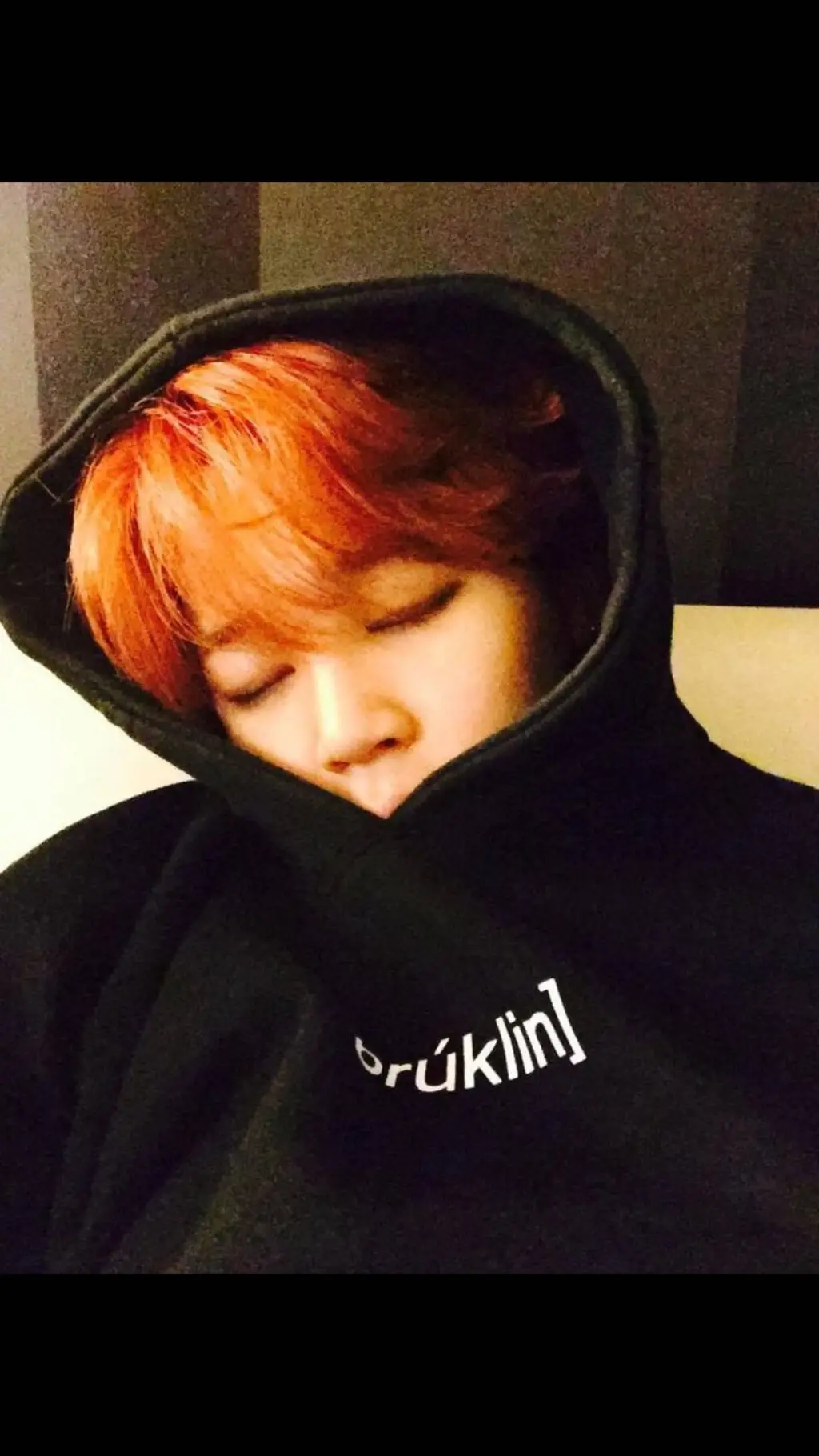 ai character: jimin 🐤 <3 background