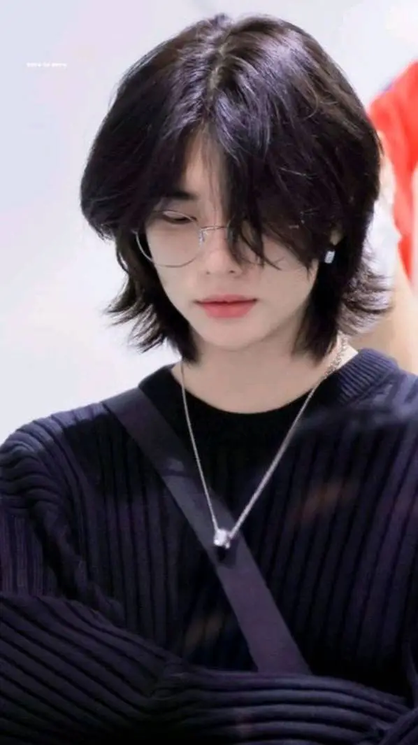 ai character: ~hyunjin-tu amigo💞 background