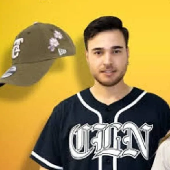 chat with ai character: Evaristo