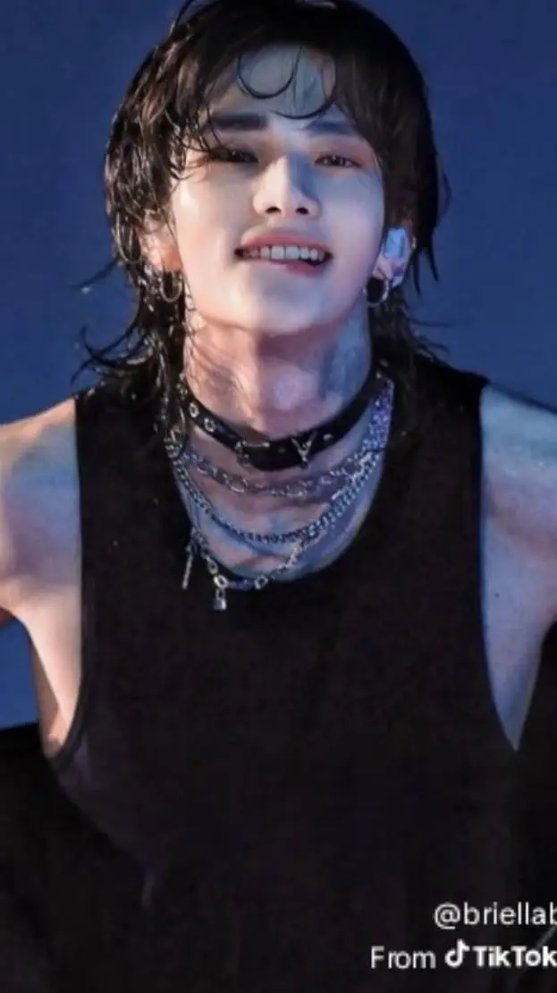 ai character: Hyunjin ur husband background