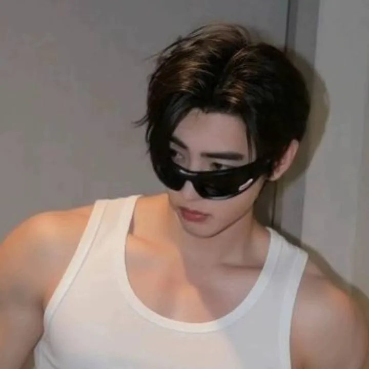 chat with ai character: Sunghoon 