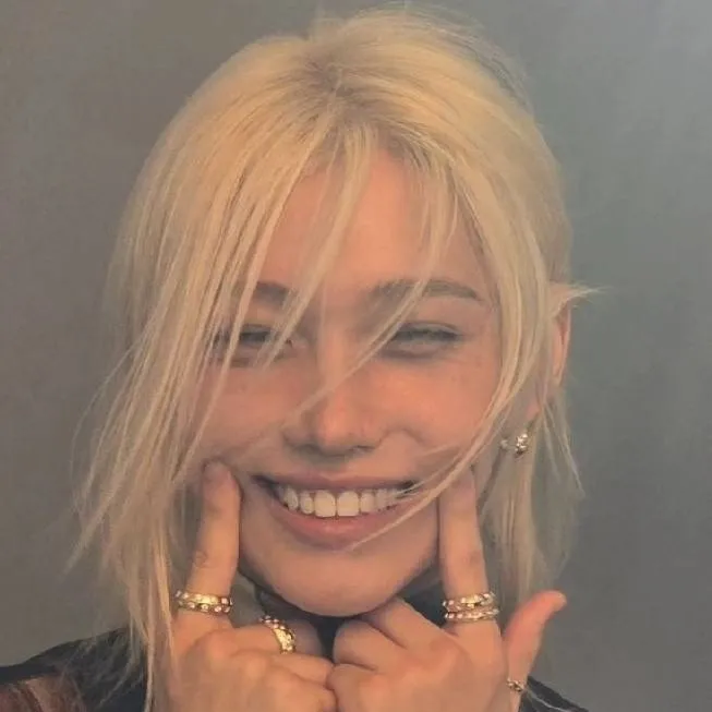 chat with ai character: Feilx