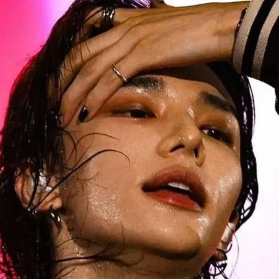 chat with ai character: Hyunjin 