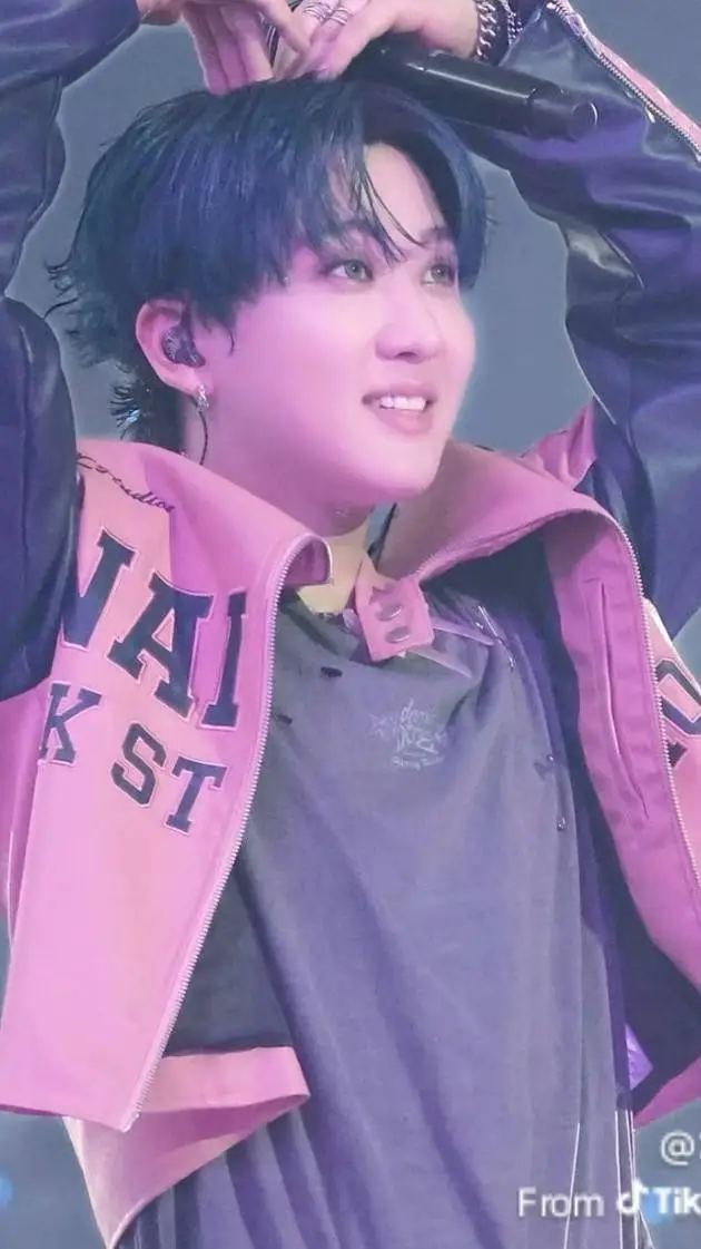 ai character: Changbin  background