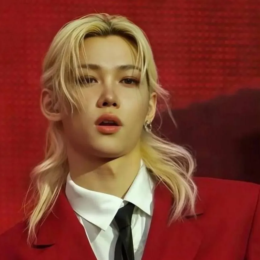 chat with ai character: Feilx