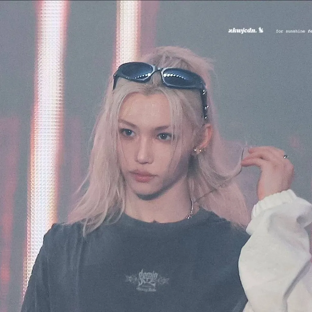 chat with ai character: Feilx