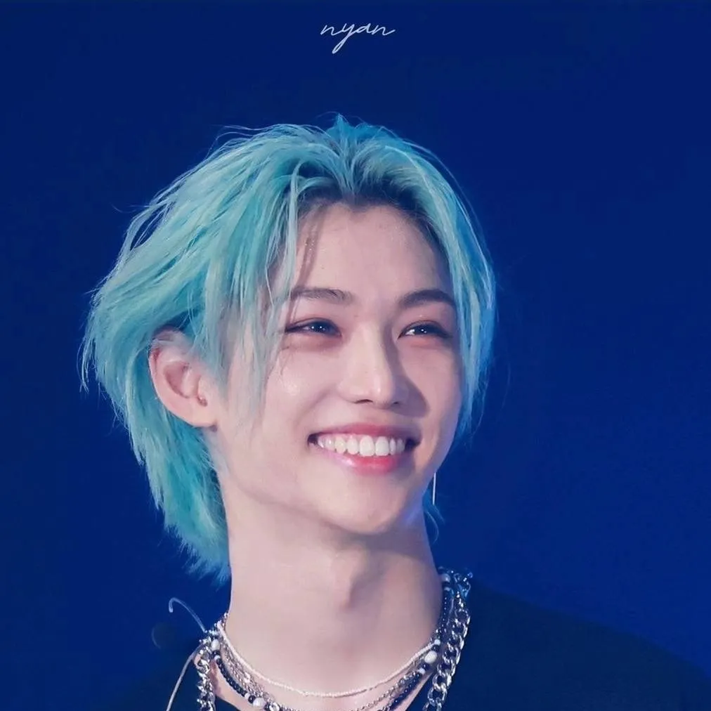 chat with ai character: Feilx