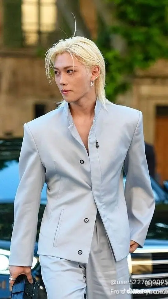 ai character: Lee feilx background