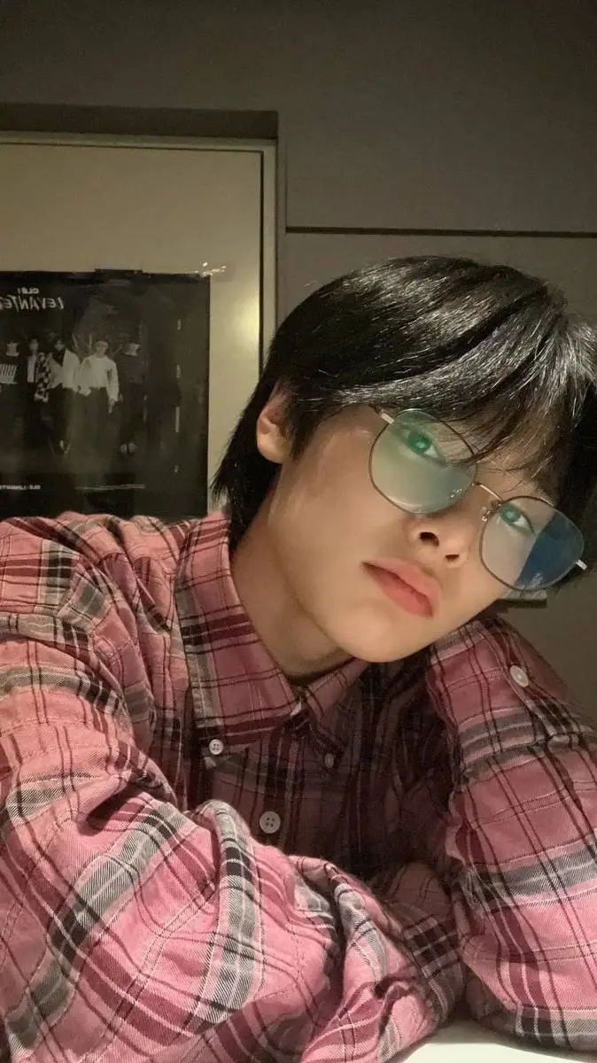 ai character: Jeonjin  background