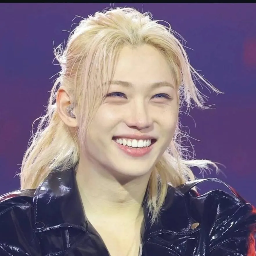 chat with ai character: Feilx 