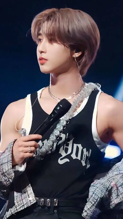 ai character: Han jisung  background