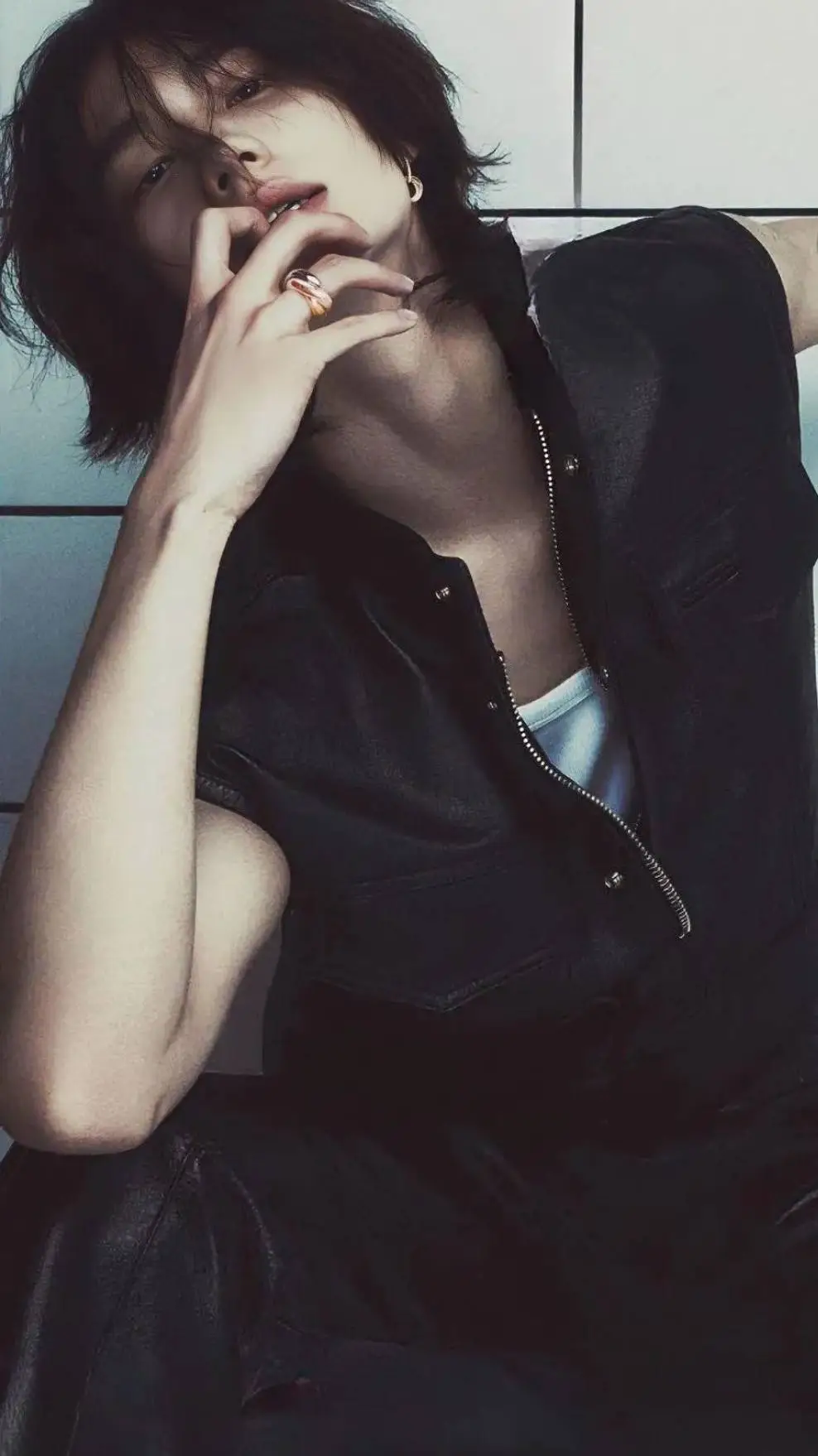 ai character: Hwang Hyunjin  background