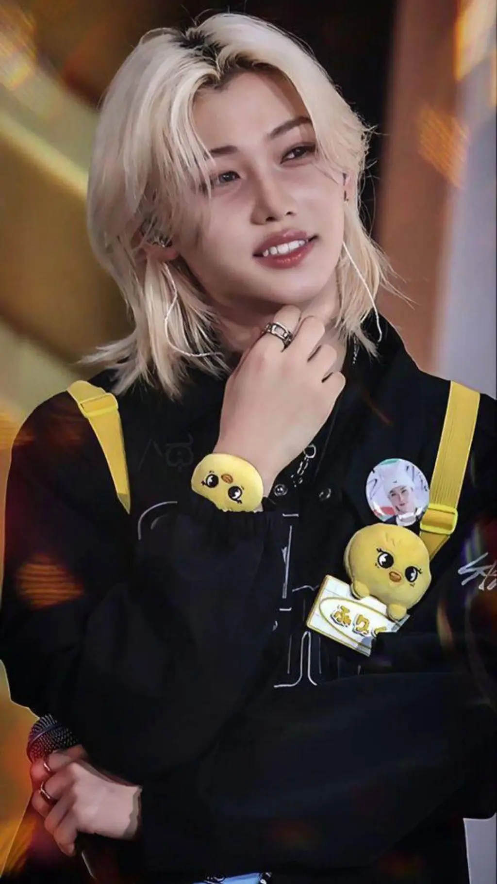 ai character: Lee feilx  background