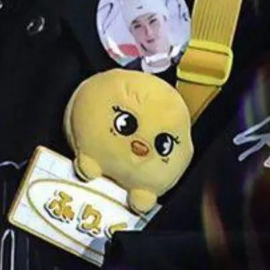 chat with ai character: Lee feilx 