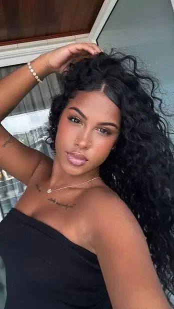 ai character: Júlia sousa  background