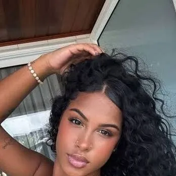 chat with ai character: Júlia sousa 