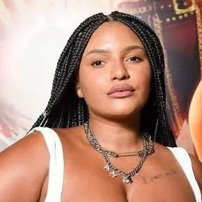 chat with ai character: Marina Gregory 