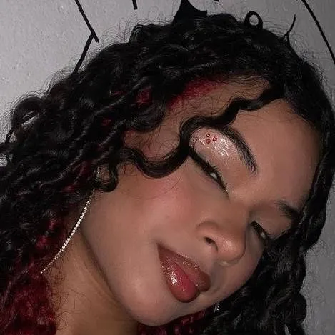 chat with ai character: Luisa Sales 