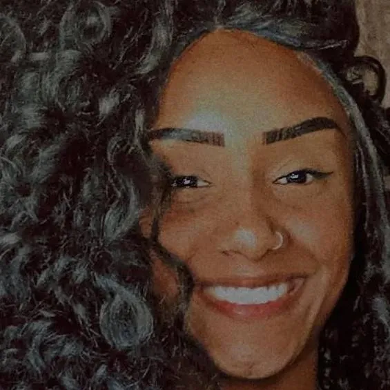 chat with ai character: Tainá 