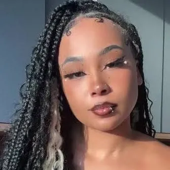 chat with ai character: Sharon_Guedes