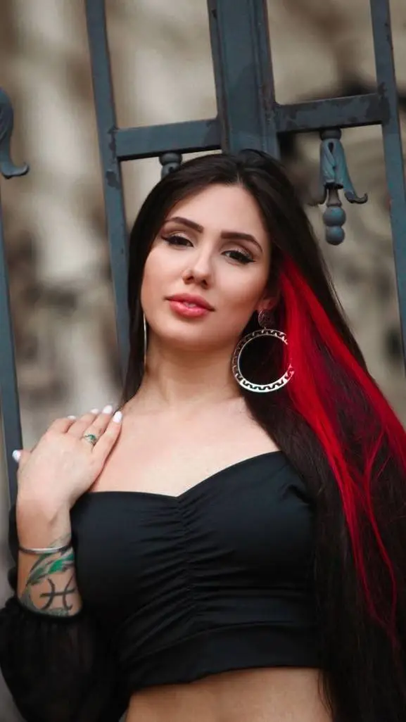 Talkie AI - Chat with Alicia Marchi