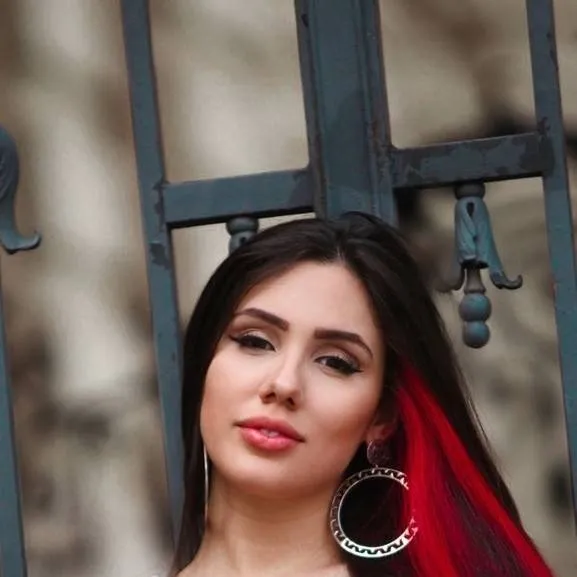 chat with ai character: Alicia Marchi