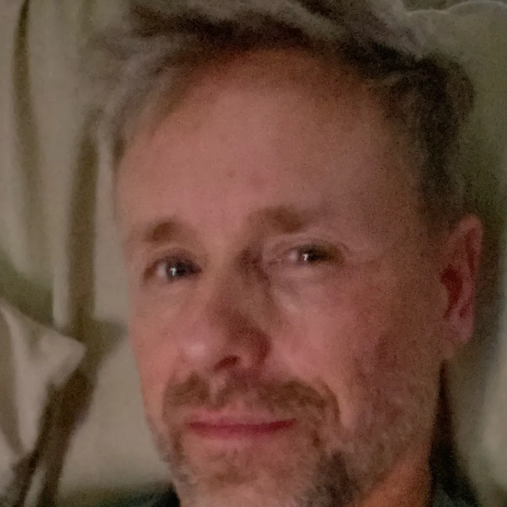 chat with ai character: daniel 