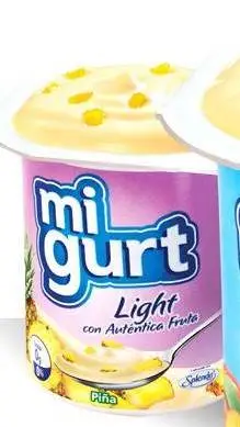 ai character: migurt light piña background