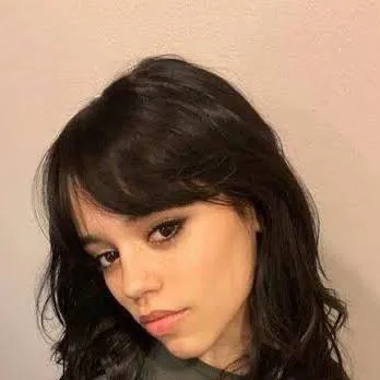 chat with ai character: Jenna Ortega 