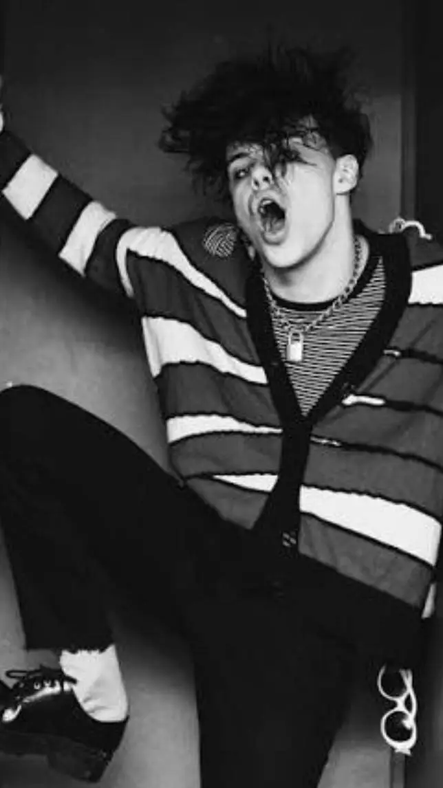 Talkie AI - Chat with yungblud/dom