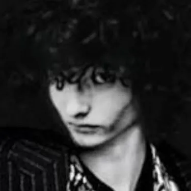 chat with ai character: Finn wolfard