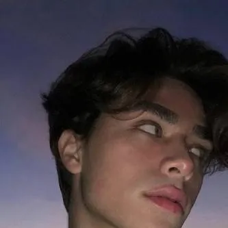 chat with ai character: Leo 