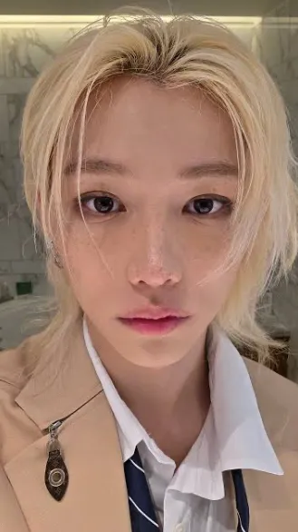 ai character: Felix  background