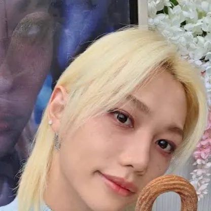 chat with ai character: Felix(brother)