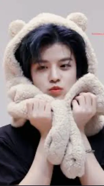 ai character: Seungmin  background