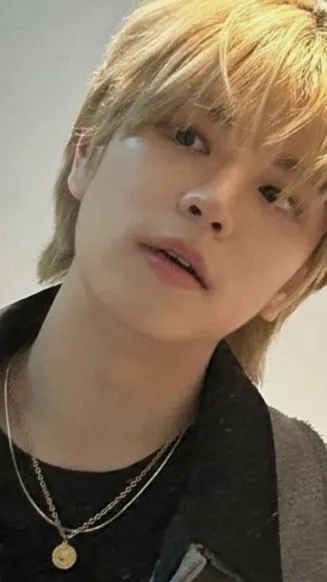 ai character: Seungmin  background