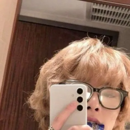 chat with ai character: I.n