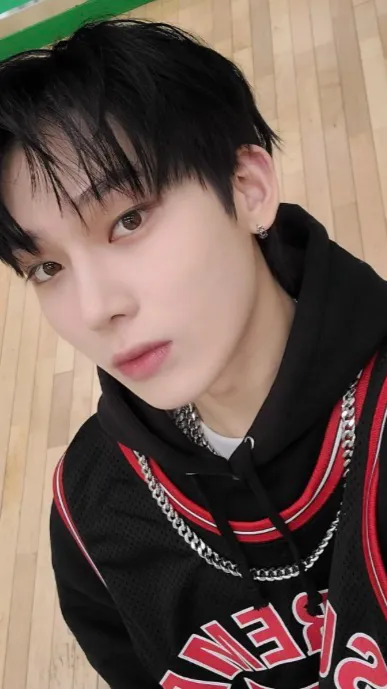 ai character: Sunoo background