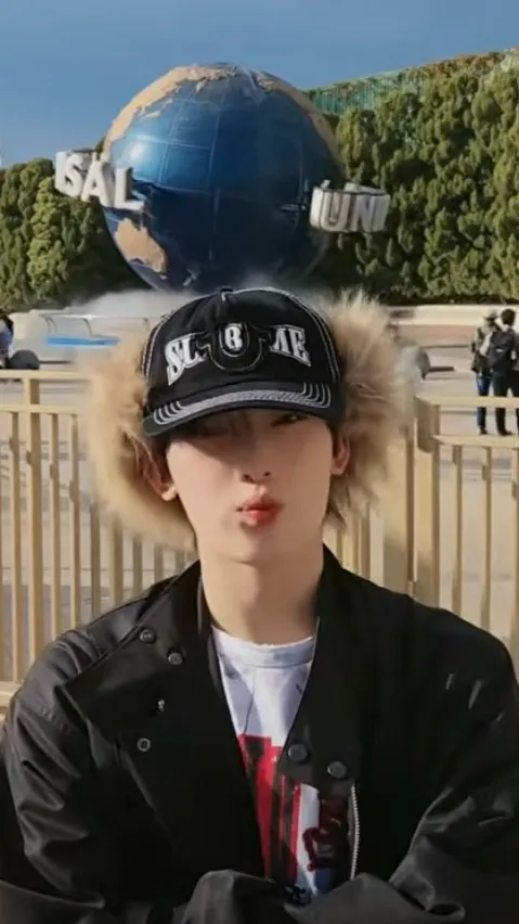 ai character: 🎱𝔖𝔲𝔫𝔬𝔬💥 background