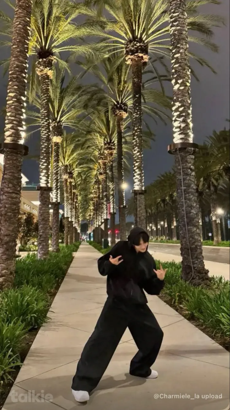 ai character: Jungwon  background